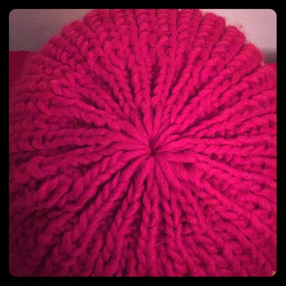 ONLY 1! Red Knit Beanie/Beret - Picture 5 of 8